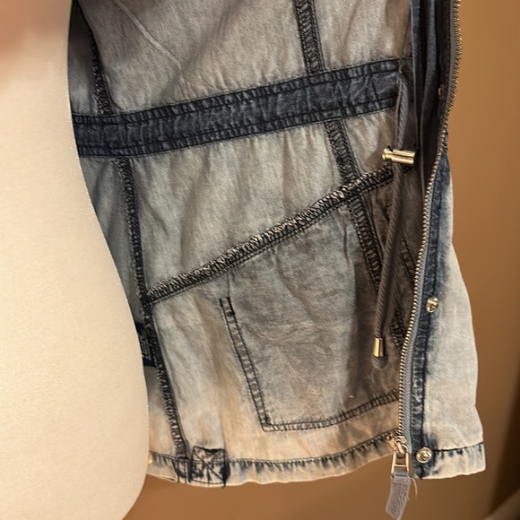 ASHLEY - Picture 7 of 8